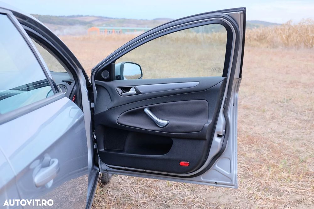 Ford Mondeo - 28