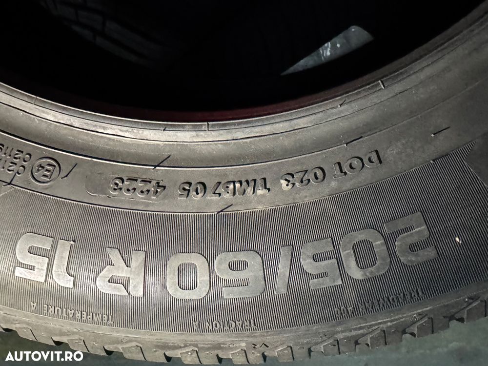 Vând 4 anvelope 205/60/15 vredestein de patru sezoane noi - 4
