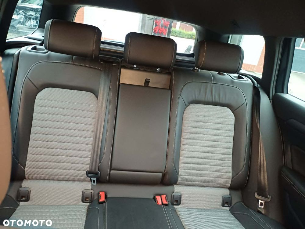 Volkswagen Passat - 2