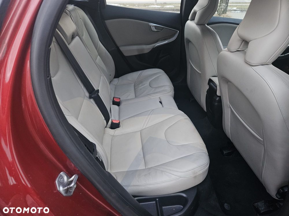 Volvo V40 D4 Summum - 15