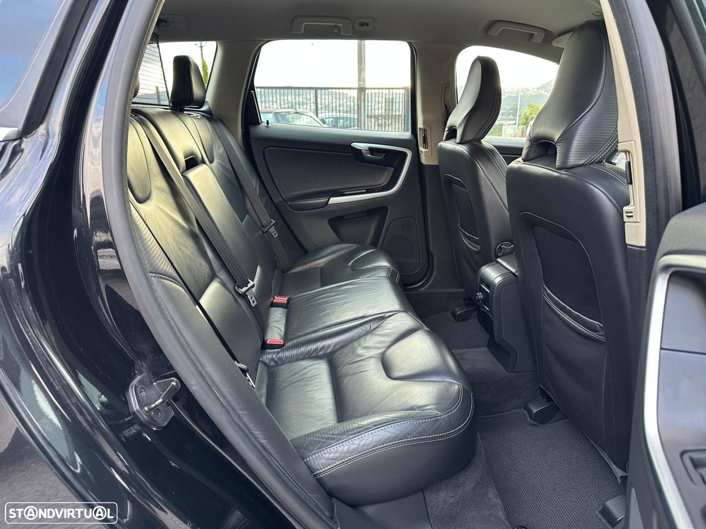 Volvo XC 60 2.0 D3 Drive R-Design - 14