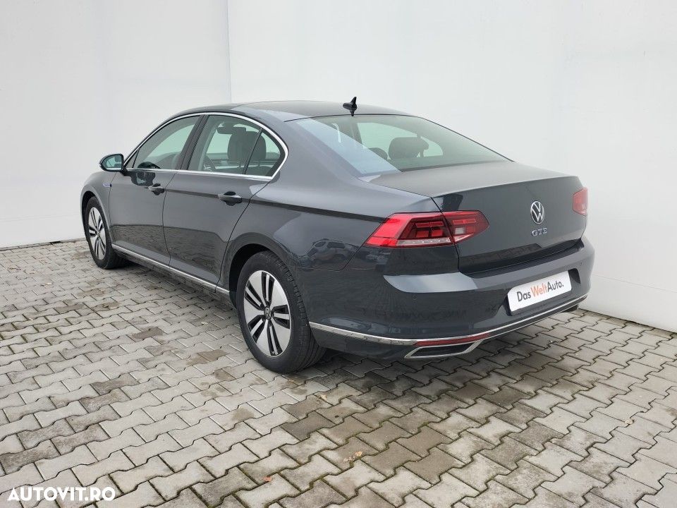 Volkswagen Passat - 2