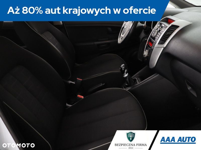 Kia Venga - 10