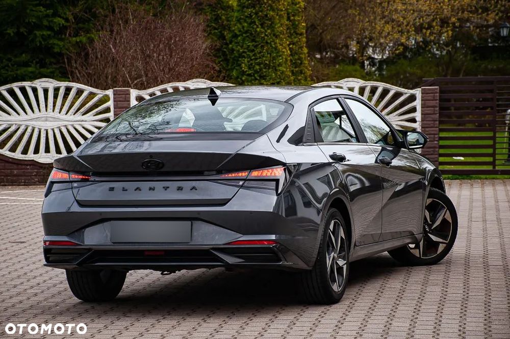 Hyundai Elantra 1.6 Executive CVT - 4