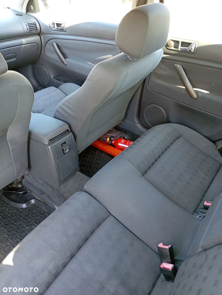 Volkswagen Passat 1.9 TDI Comfortline - 4
