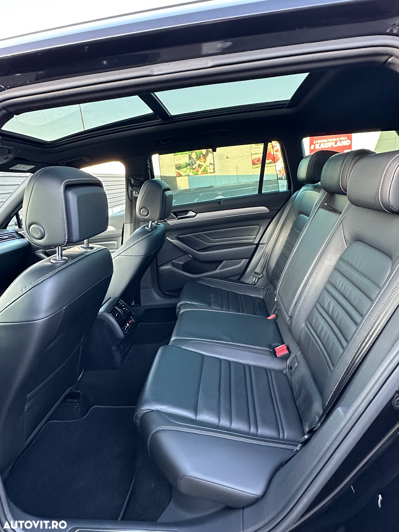 Volkswagen Passat Variant 2.0 TDI SCR DSG R-Line - 14
