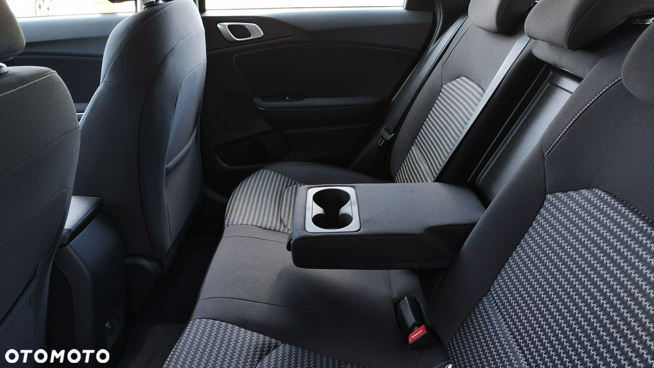 Kia Ceed - 13