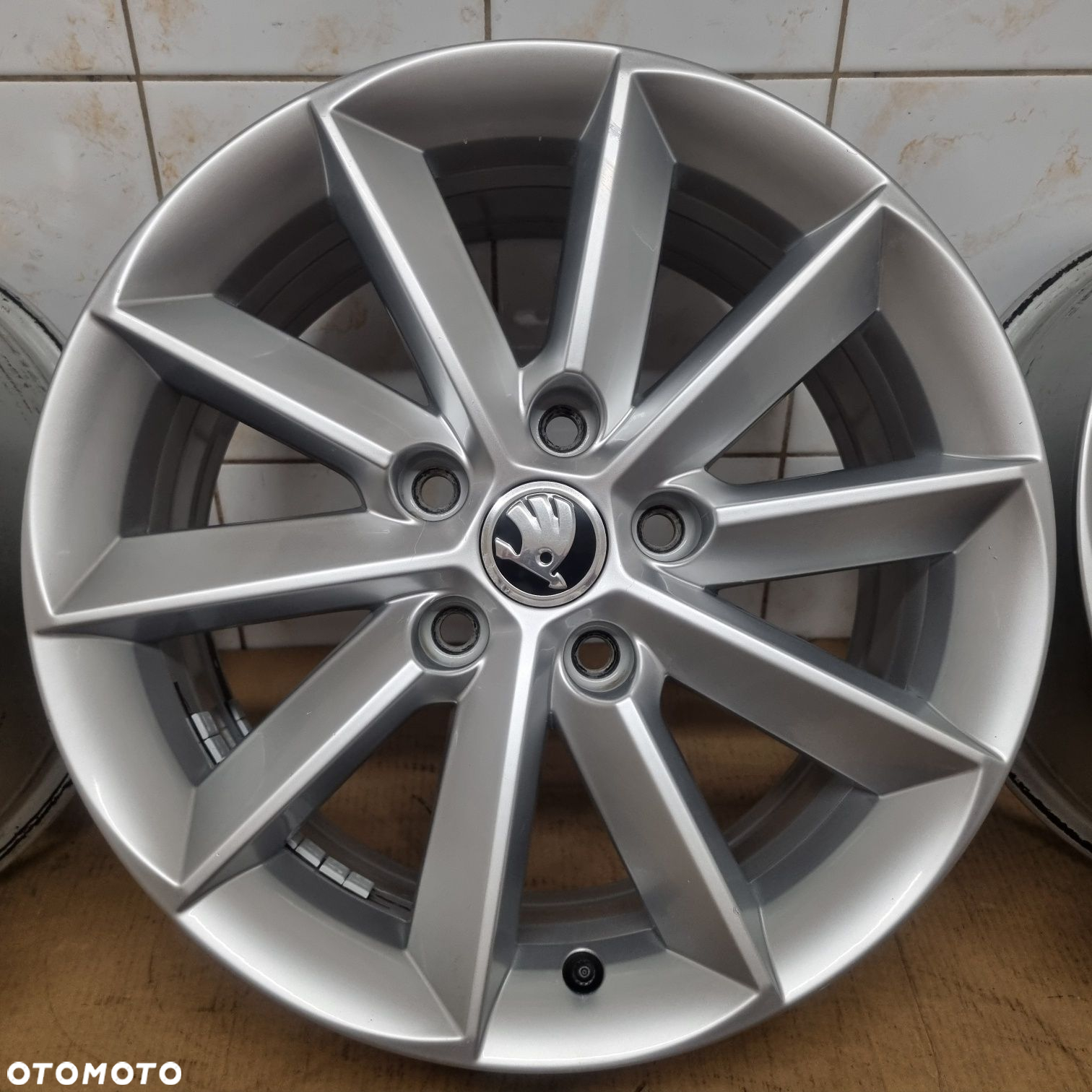 Oryginalne alufelgi 16" Skoda Yeti 5x112 ET45 7Jx16H2 - 4