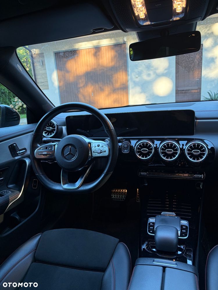 Mercedes-Benz CLA 220 4-Matic AMG Line 7G-DCT - 12