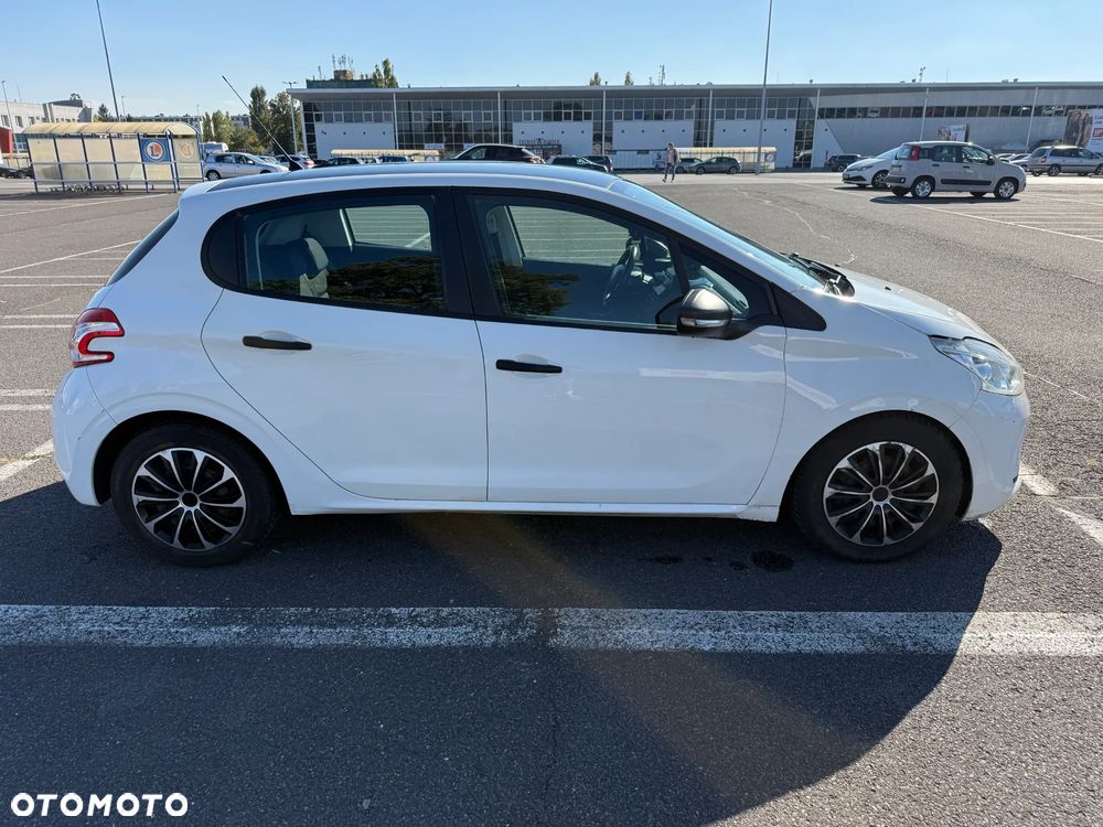 Peugeot 208 2013 photo 4
