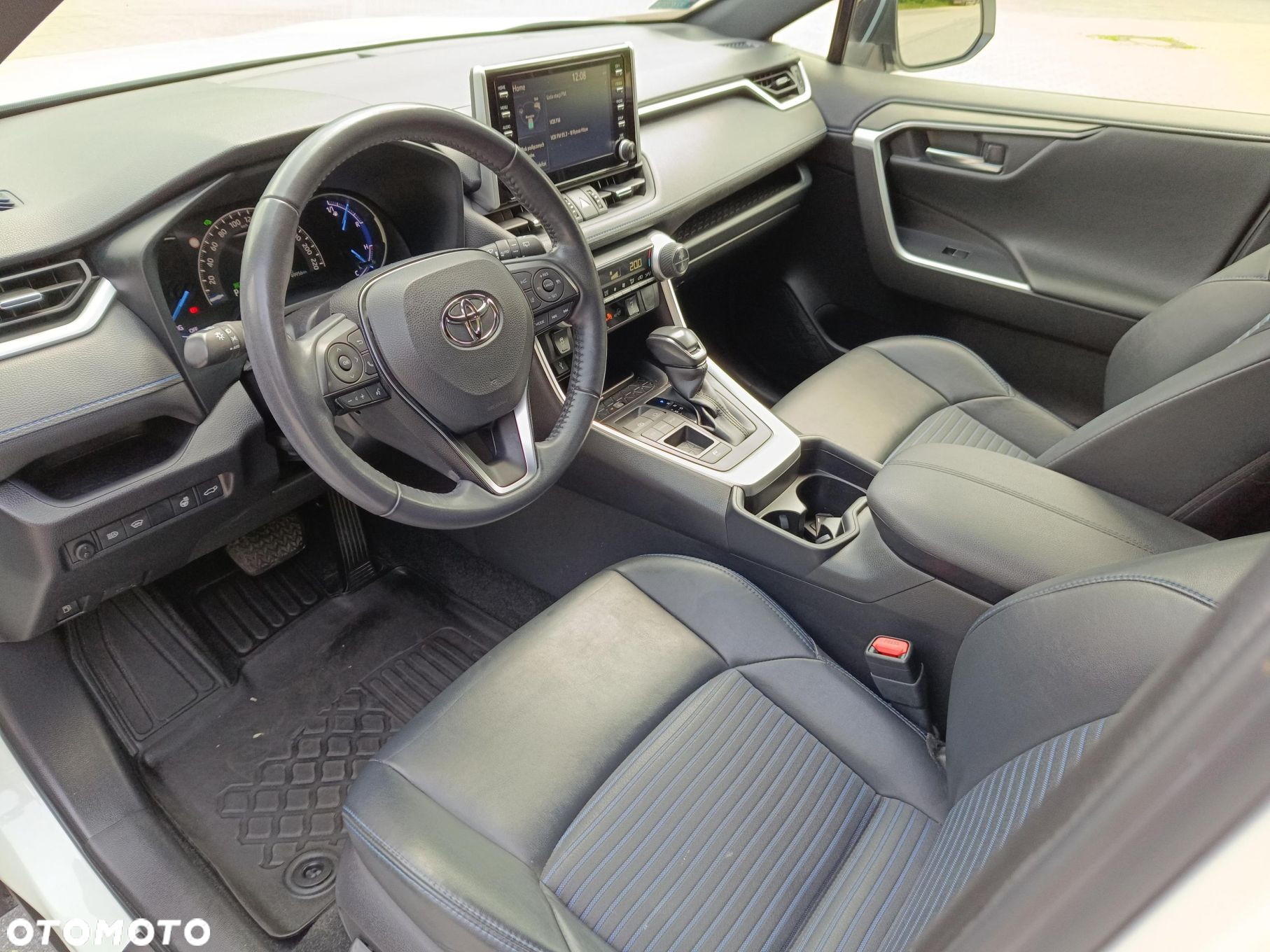 Toyota RAV4 - 11