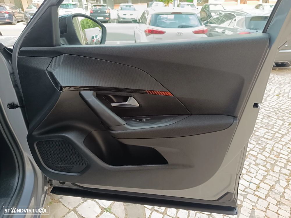 Peugeot 2008 1.2 PureTech Active — fotografia 30