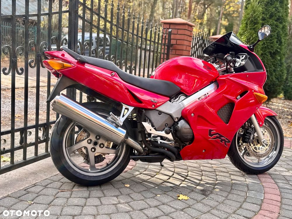 Honda VFR - 4