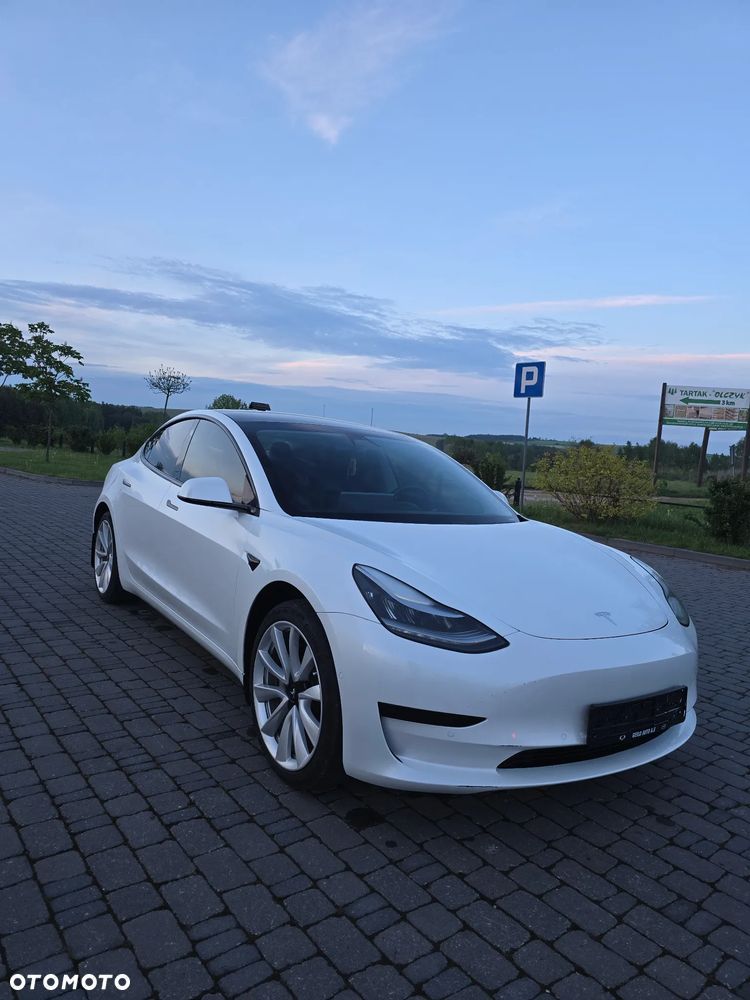 Tesla Model 3 Standard Reichweite Plus Hinterradantrieb - 3
