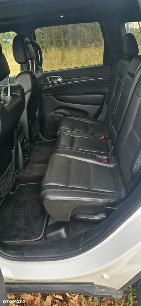 Jeep Grand Cherokee - 30
