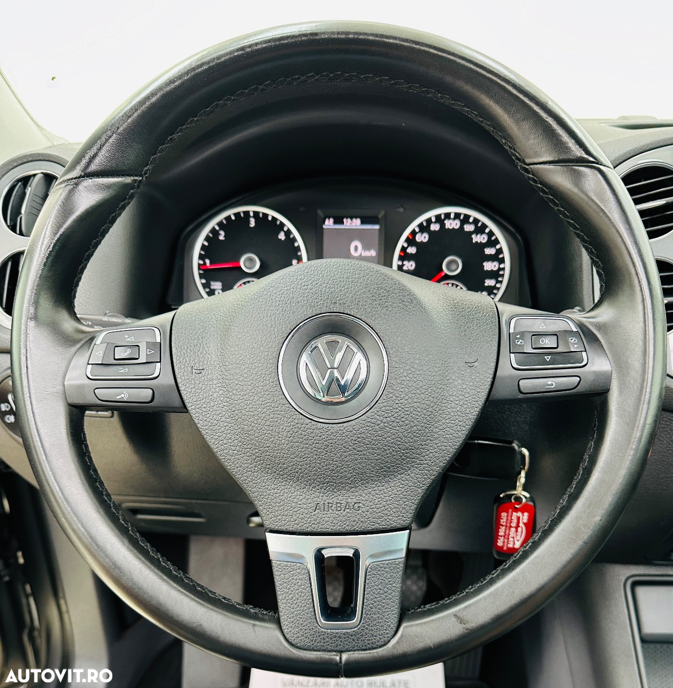 Volkswagen Tiguan - 38