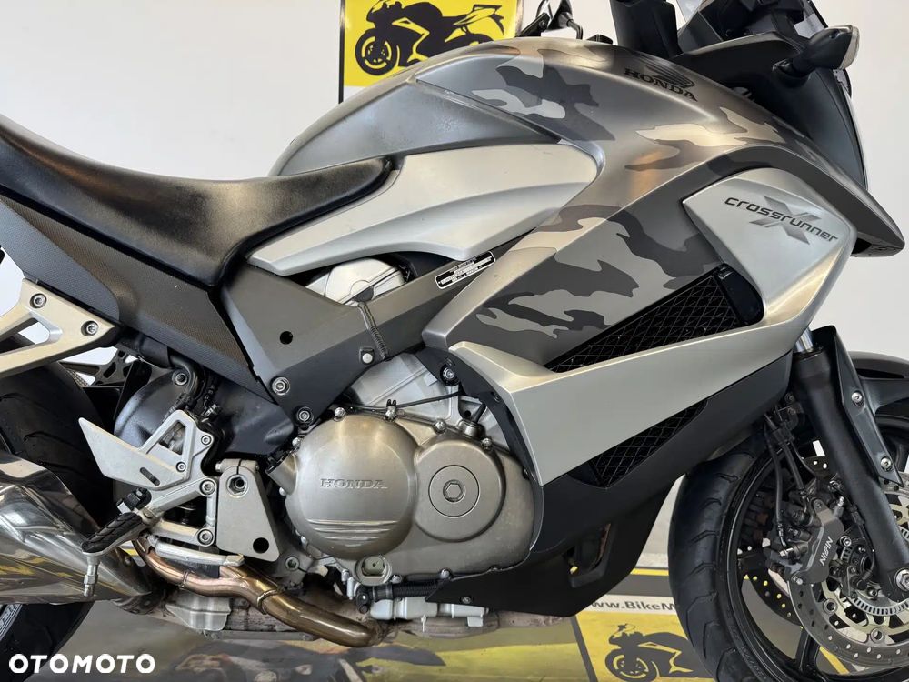 Honda VFR - 13