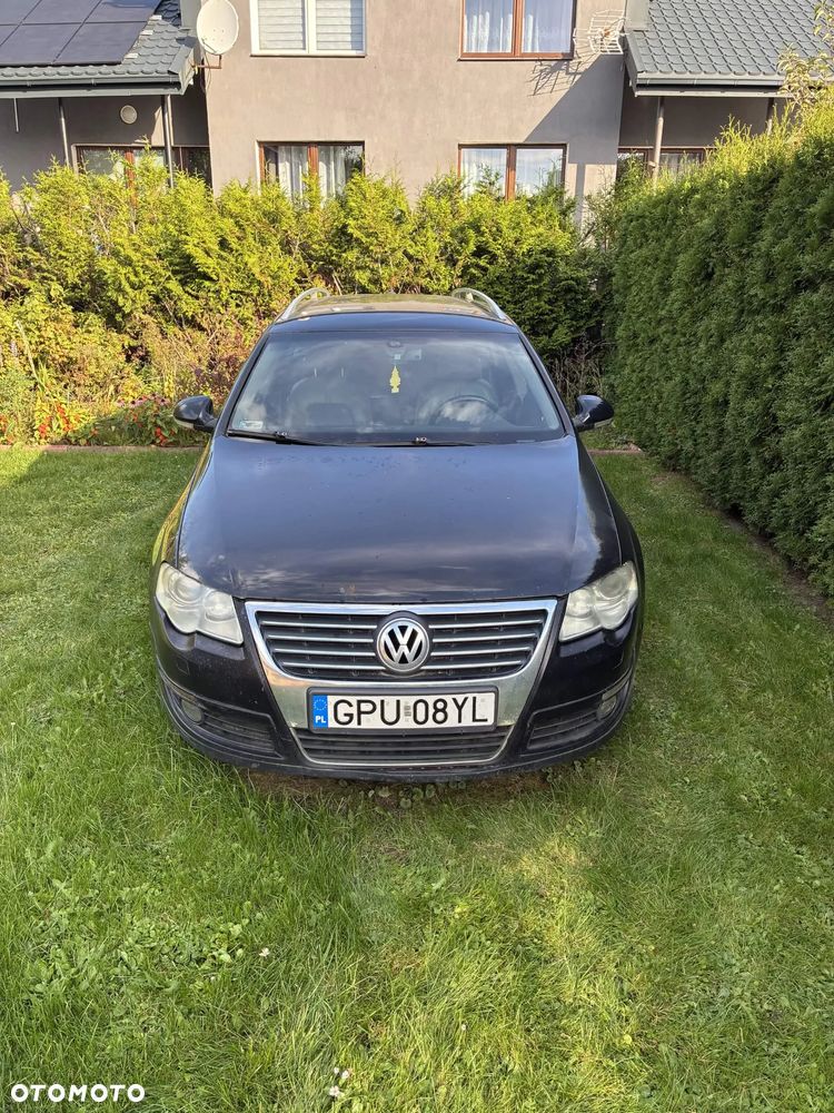 Volkswagen Passat - 1
