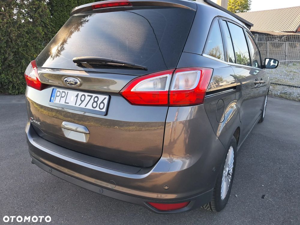 Ford Grand C-MAX - 11