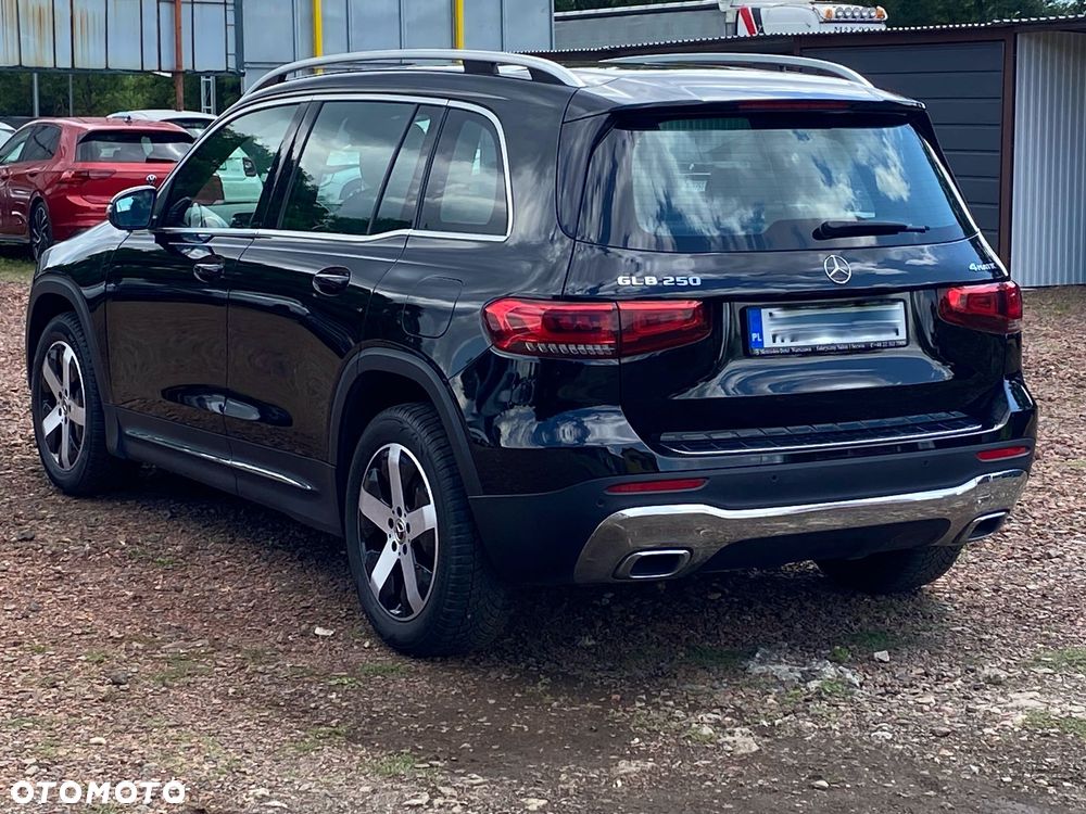 Mercedes-Benz GLB 250 4-Matic 8G-DCT - 4