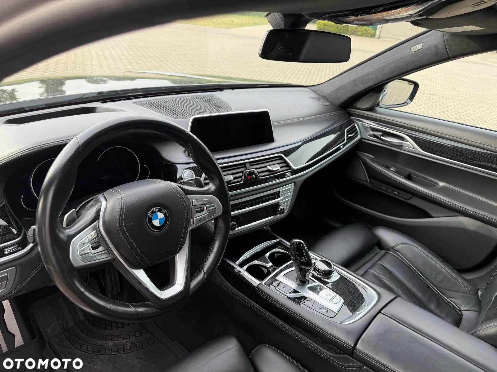 BMW Seria 7 740e iPerformance - 17