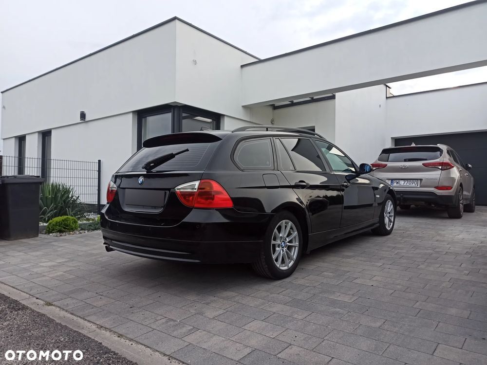 BMW Seria 3 318i - 1