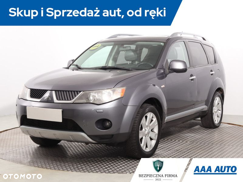Mitsubishi Outlander - 2