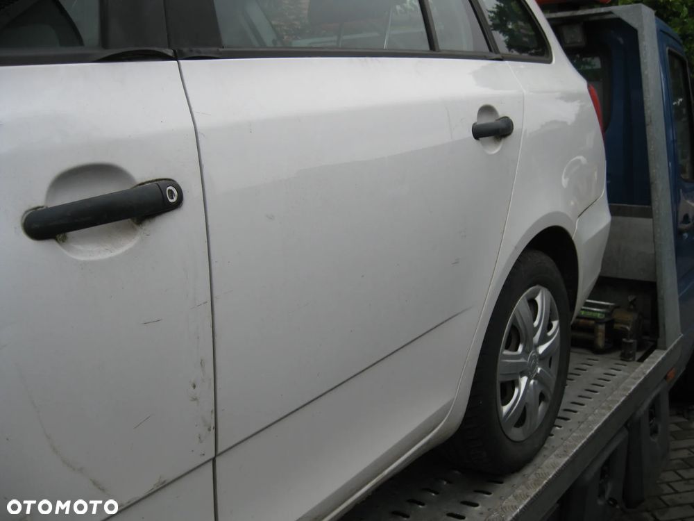 skoda fabia 2 drzwi kolor lf9e - 1