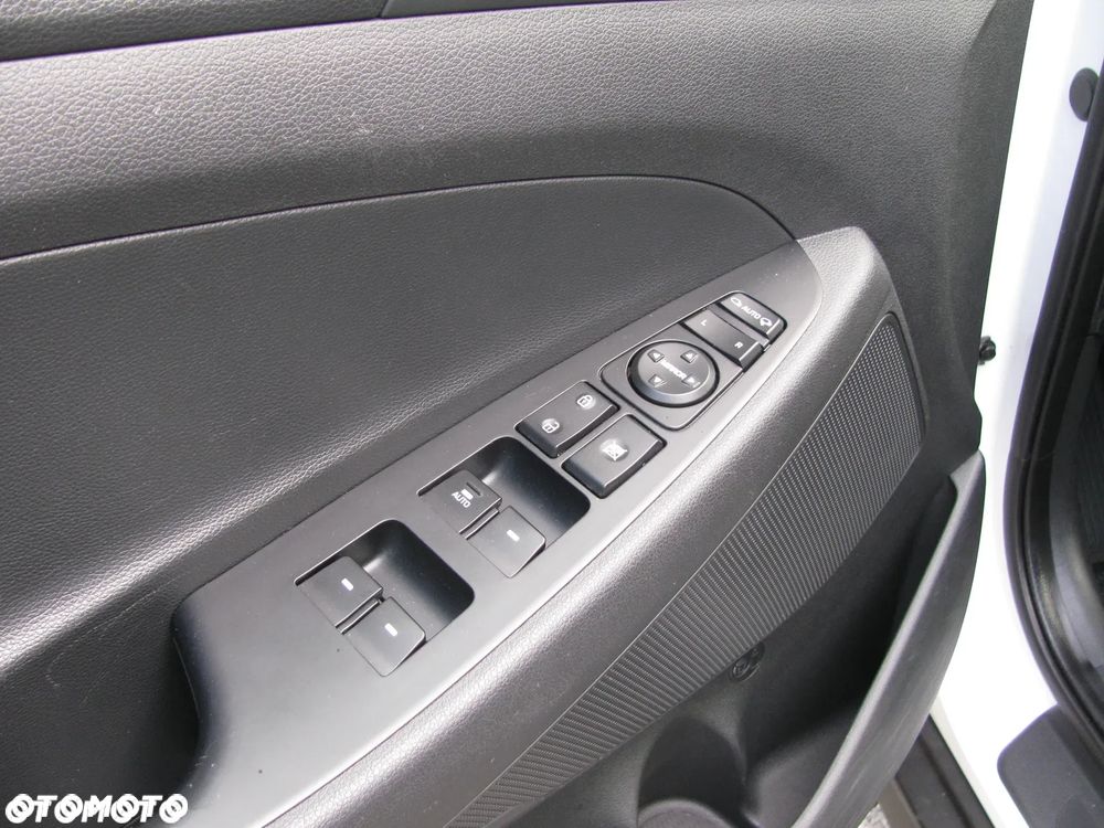 Hyundai Tucson 1.6 GDI BlueDrive Style 2WD - 25