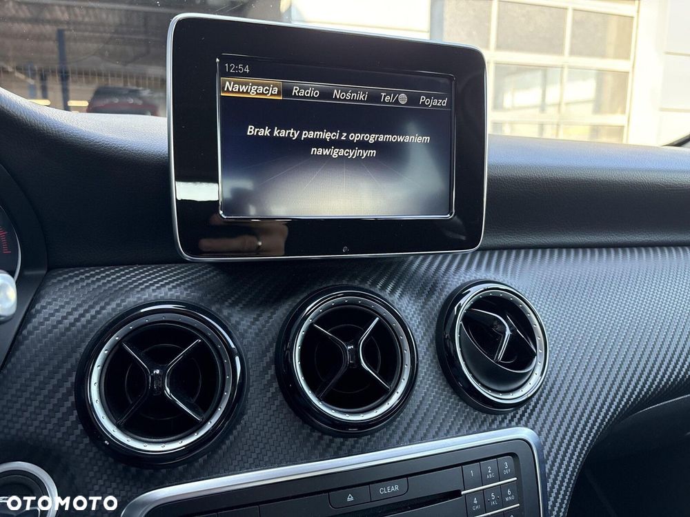 Mercedes-Benz GLA 180 7G-DCT - 21