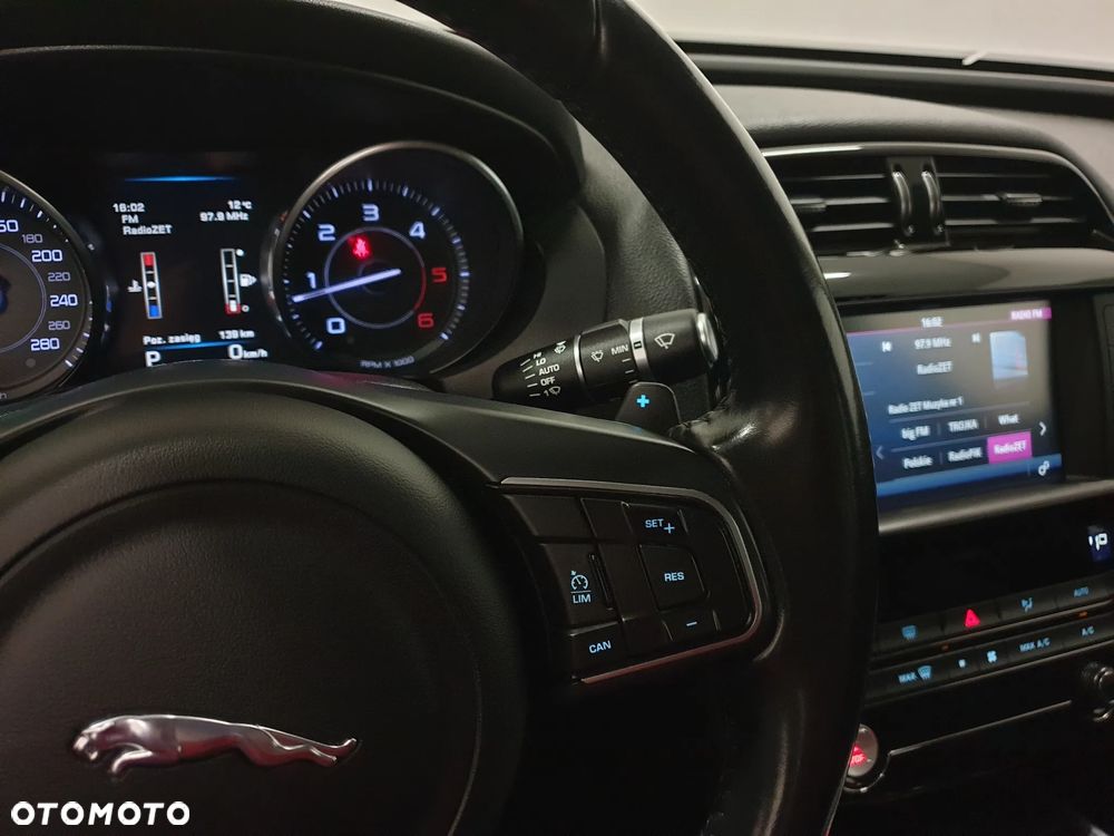 Jaguar XE 2.0 D Prestige - 12