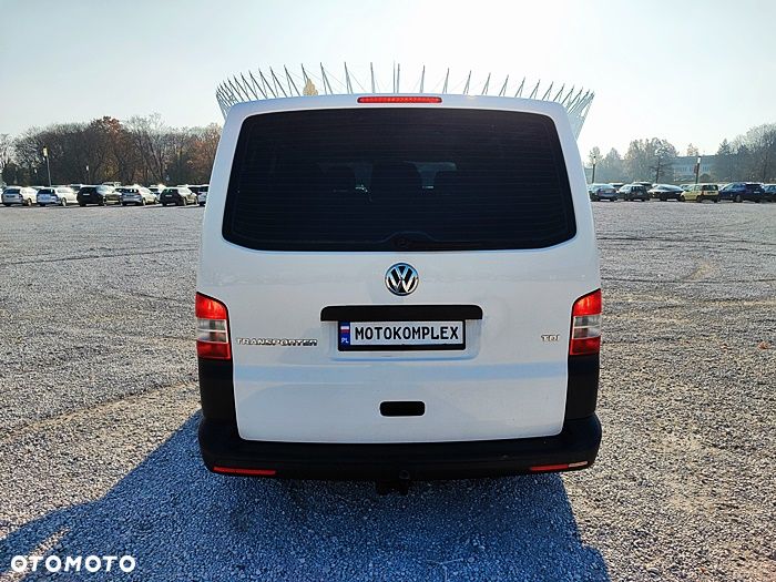 Volkswagen Caravelle - 10