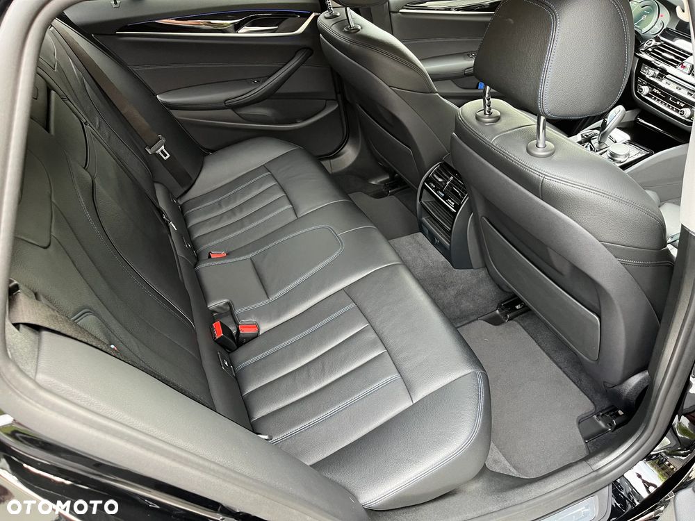 BMW Seria 5 520d xDrive - 18