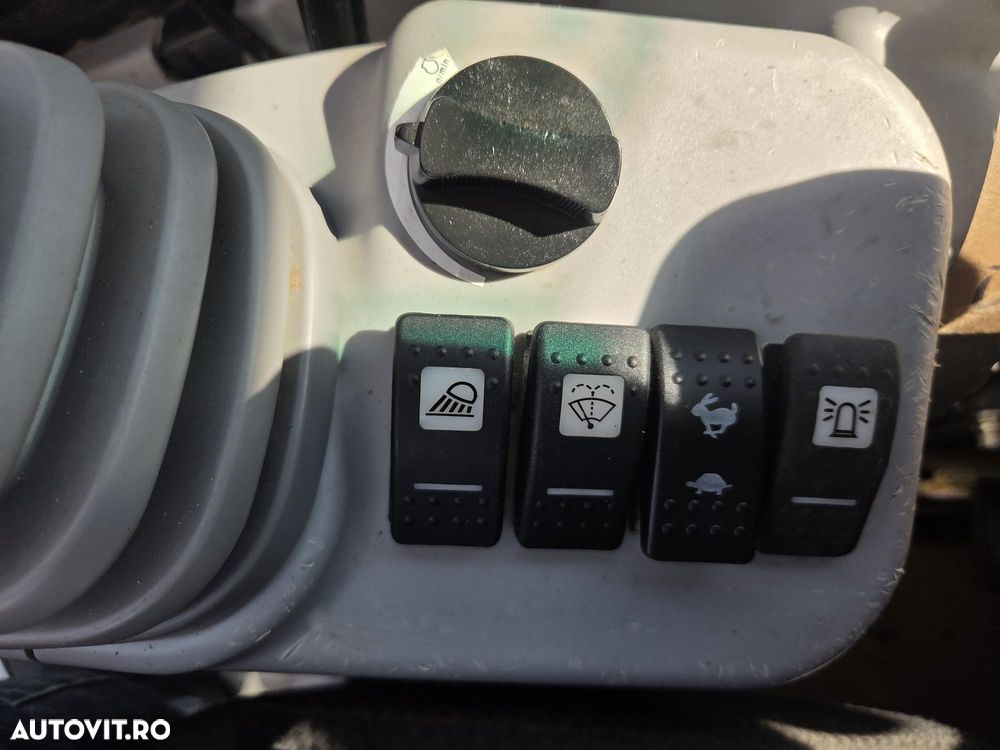 Hitachi ZX33U-6, 2023, 1.905 ore, Masa operationala 3,7 tone, CUPLA RAPIDA HIDRAULICA si 3 CUPE NOI, Lama nivelare, ad sapare 3,5m, latime 1,55m, aer conditionat, antifurt, inst picon, ridica 2,7t, posibil leasing 4 ani, PROMOTIE 36.900 EUR+Tva - 24