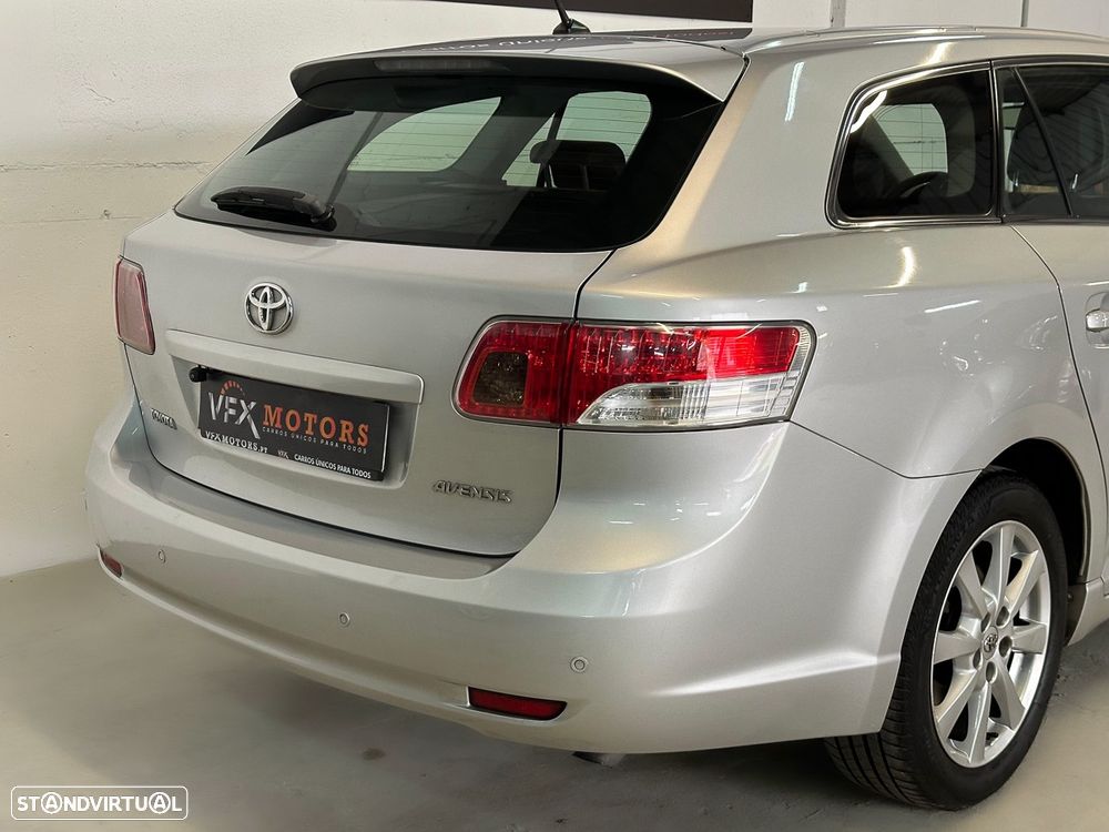 Toyota Avensis SW 2.0 D-4D Exclusive +Pele+GPS - 25