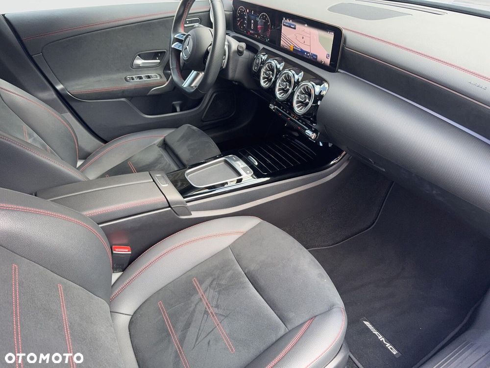 Mercedes-Benz CLA 180 AMG Line 7G-DCT - 22