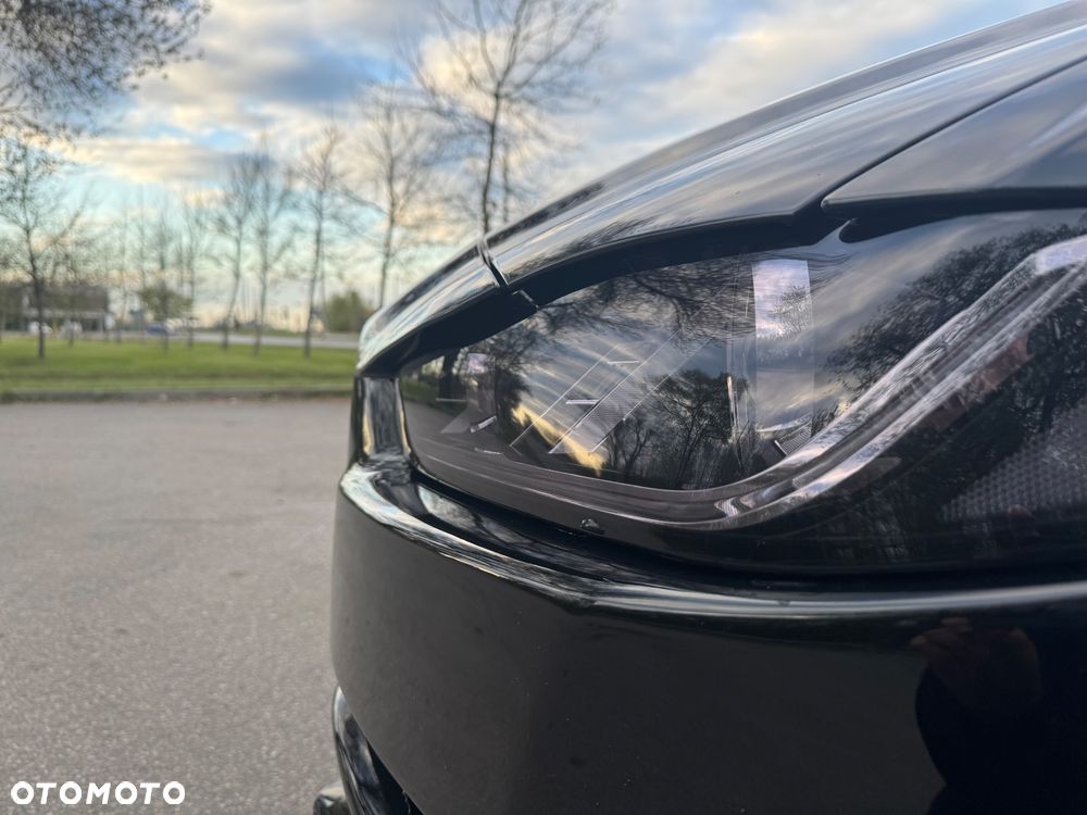 Jaguar XE 2.0 T Portfolio - 11