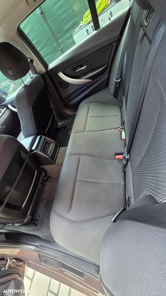 BMW Seria 3 318d Aut. Luxury Line - 7
