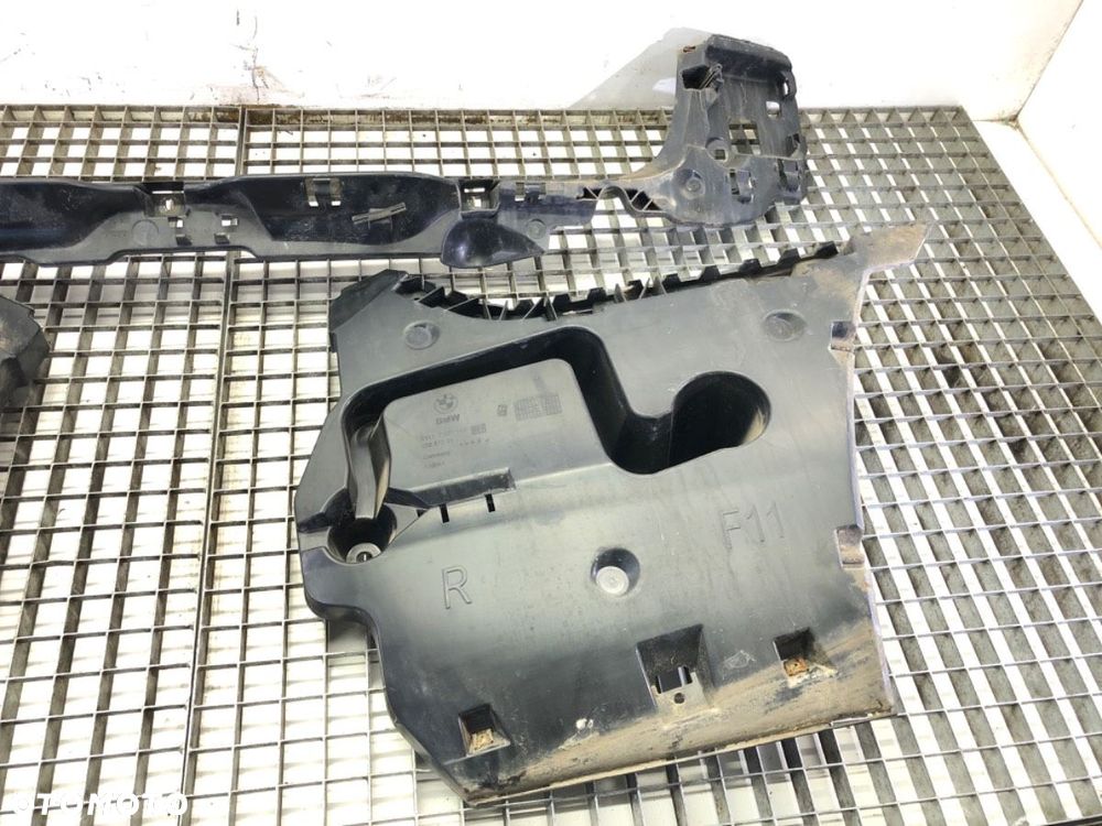 ŚLIZG ZDERZAKA TYŁ  BMW 5 Touring (F11) 2009 - 2017 530 d 190 kW [258 KM] olej napędowy 2011 - - 3