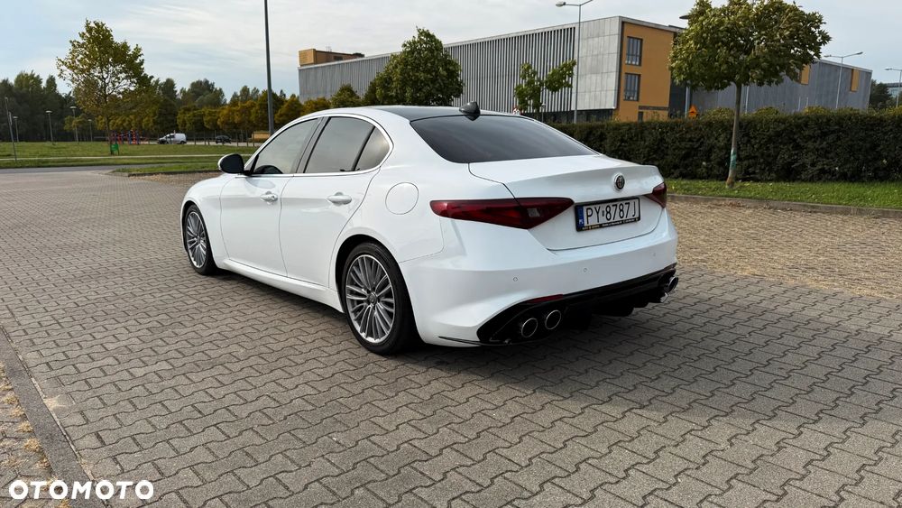 Alfa Romeo Giulia 2.0 Turbo 16V AT8 Veloce - 10