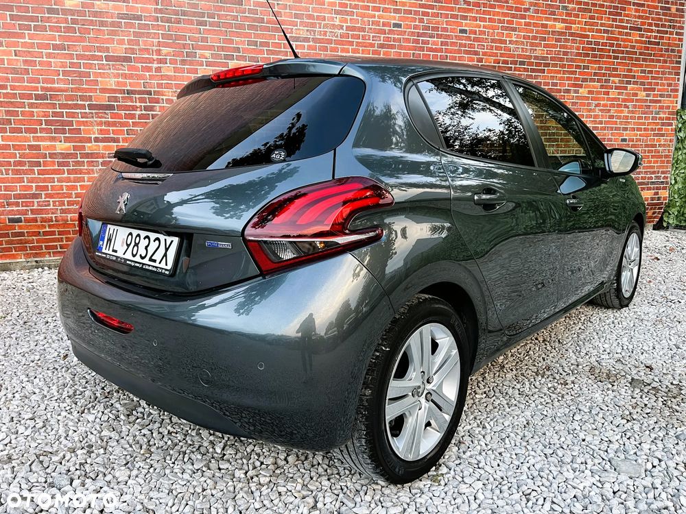 Peugeot 208 - 5