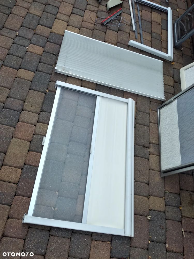 Przyczepa kempingowa Hobby szyba 79x43 79x44 79x42,5 2002r Excellent Easy 450 bakista kompletna z podłogą i klapą oraz rolety z moskitierami okienne drzwi wejściowe relingi dachowe drabinka lampa stop szyba boczna kuchenna drzwiczki serwisowe bakista klapa bagażnika stopa podpora - 5