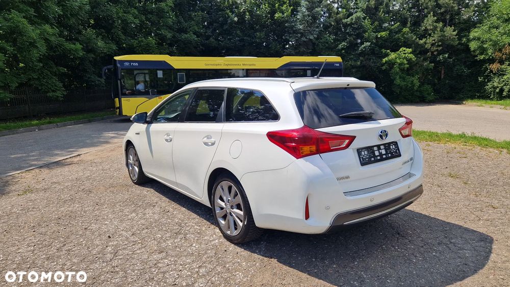 Toyota Auris 1.8 HSD Luna - 4