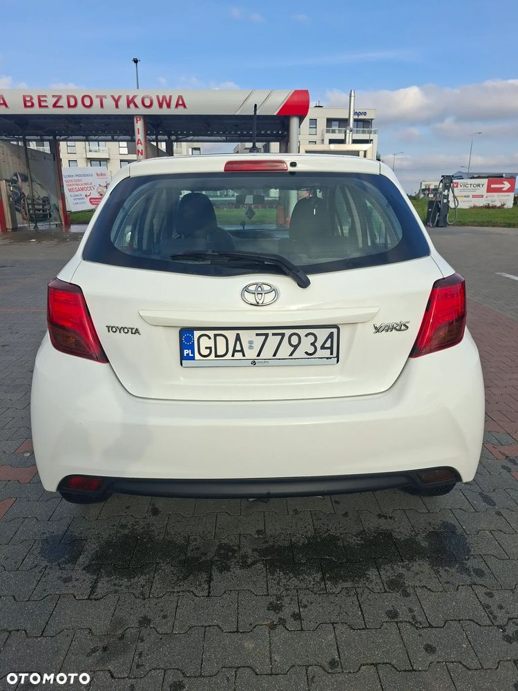 Toyota Yaris 2015 photo 5