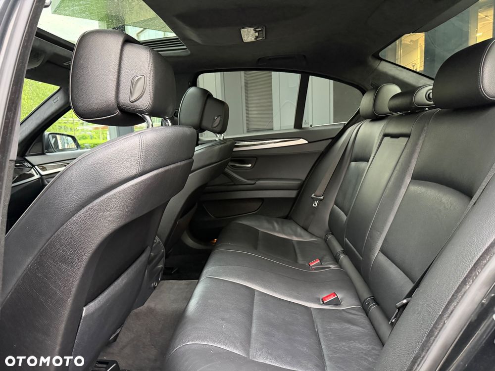 BMW Seria 5 528i xDrive - 16