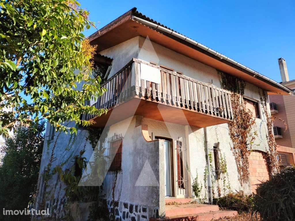 Moradia T4 e 2 lotes de terreno no centro de Albergaria-a-Velha! - Grande imagem: 4/31