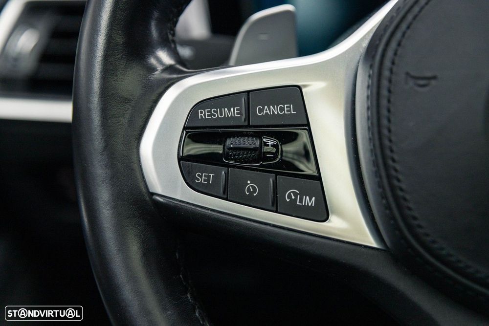 BMW 330 e iPerformance Pack M - 32