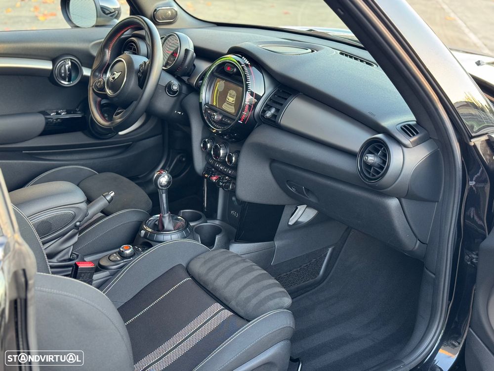 MINI Cabrio John Cooper Works - 13