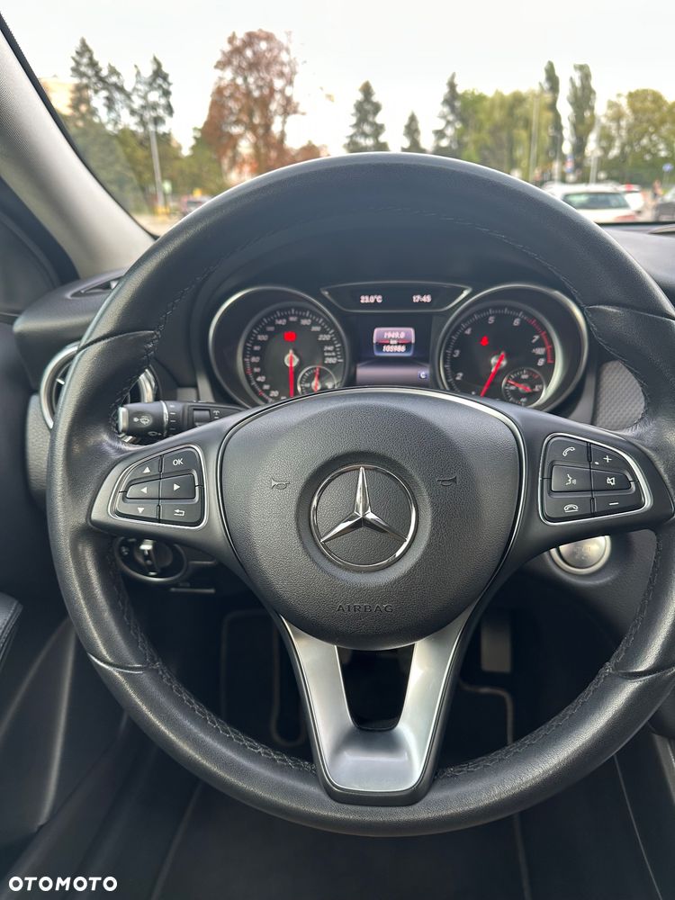 Mercedes-Benz GLA 200 - 10