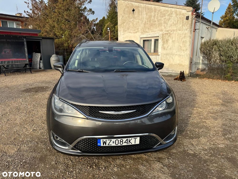 Chrysler Pacifica - 2